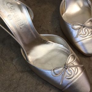 NEW Chanel Gold Slingback Pumps Size 39/8.5
